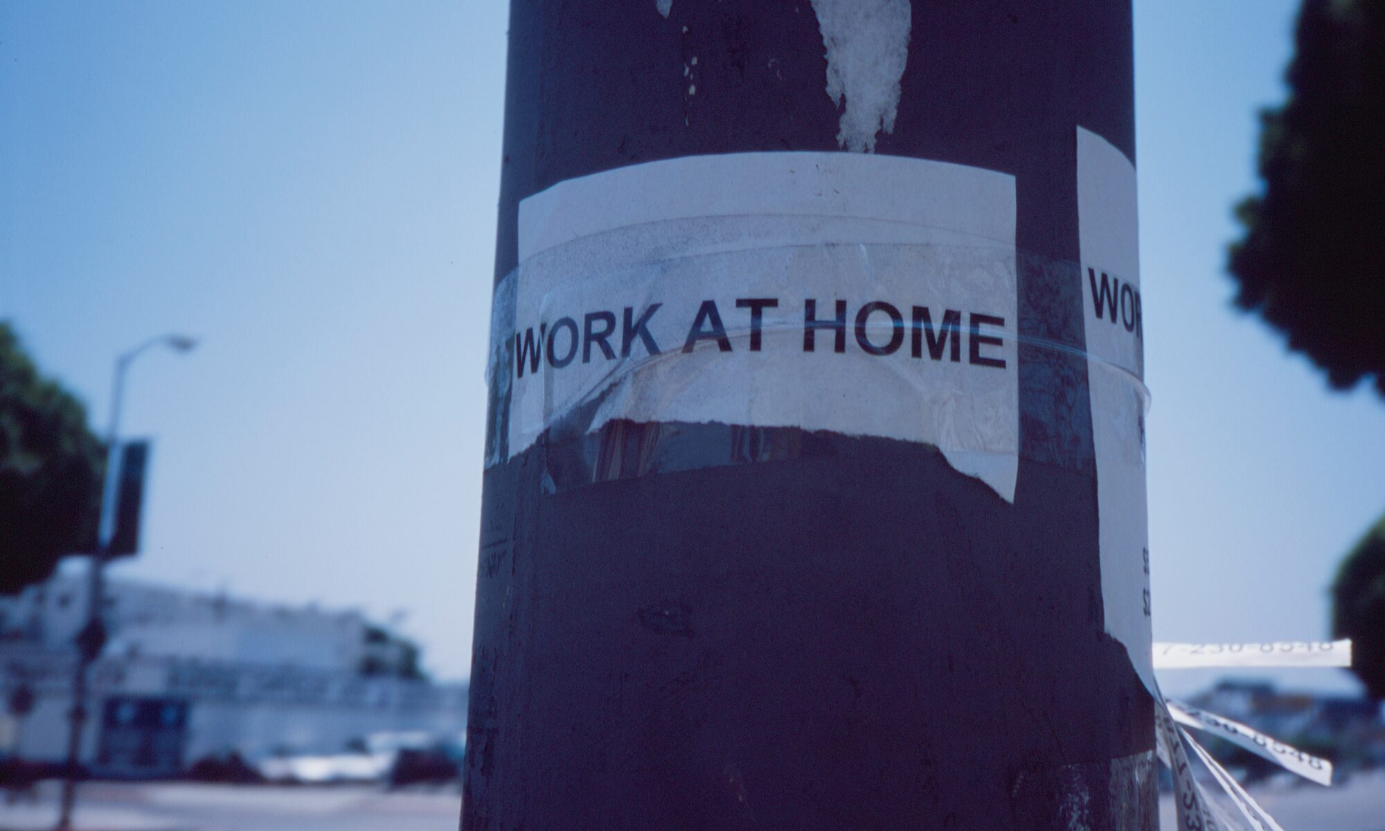 ボトルラベルにWORK AT HOMEと書いてある写真